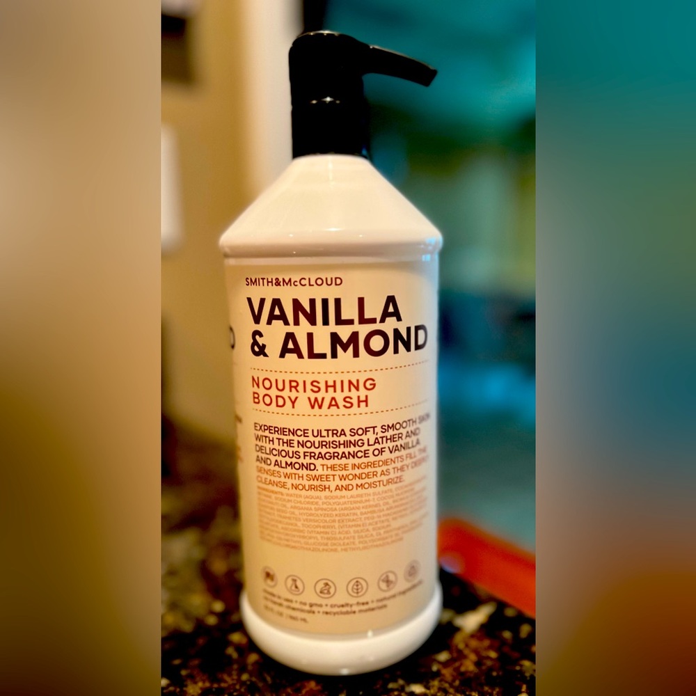 Smith & McCloud Vanilla & Almond Nourishing Body Wash 32 fl New